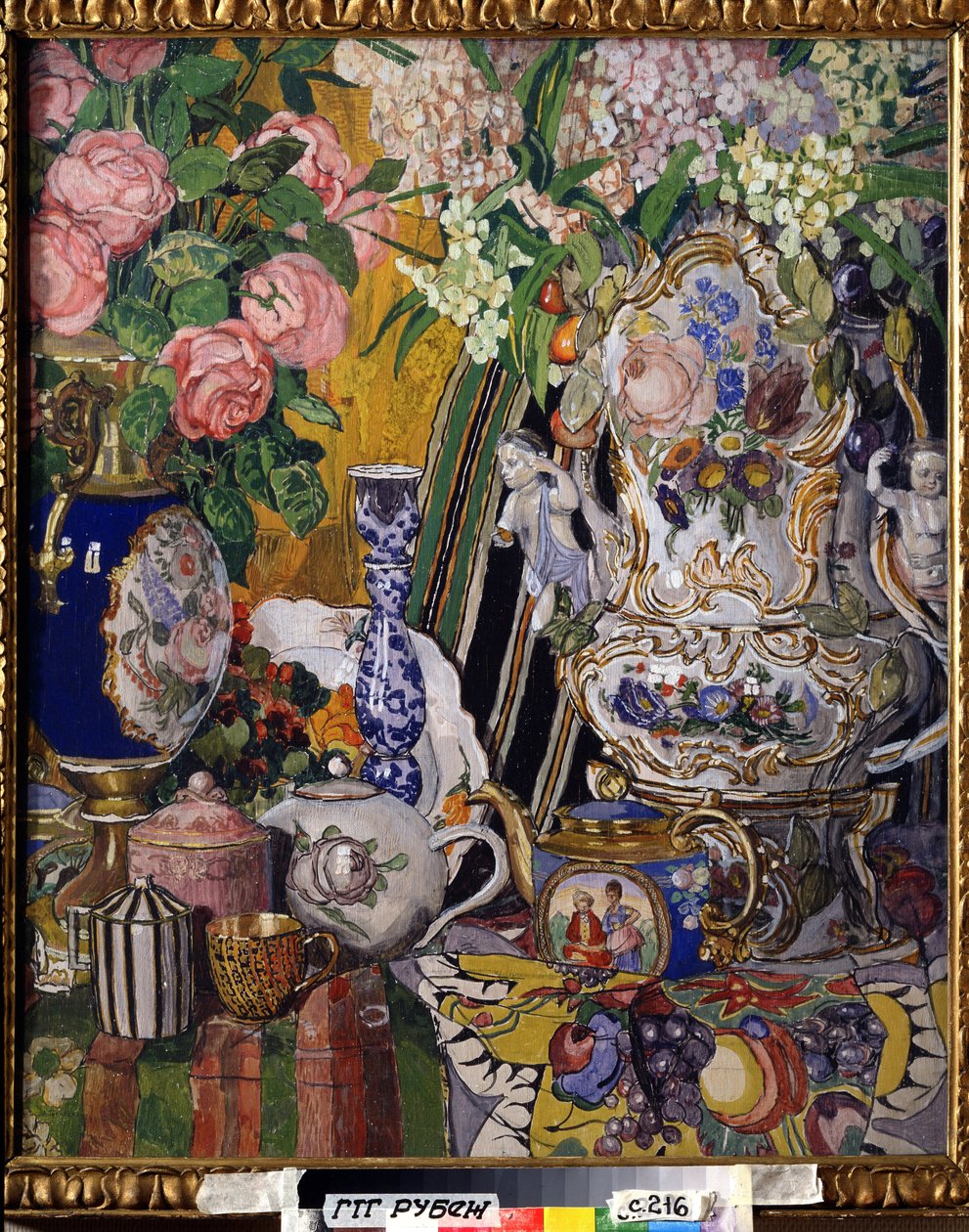 Stillleben mit Blumen und Porzellan von Aleksandr Jakovlevic Golovin