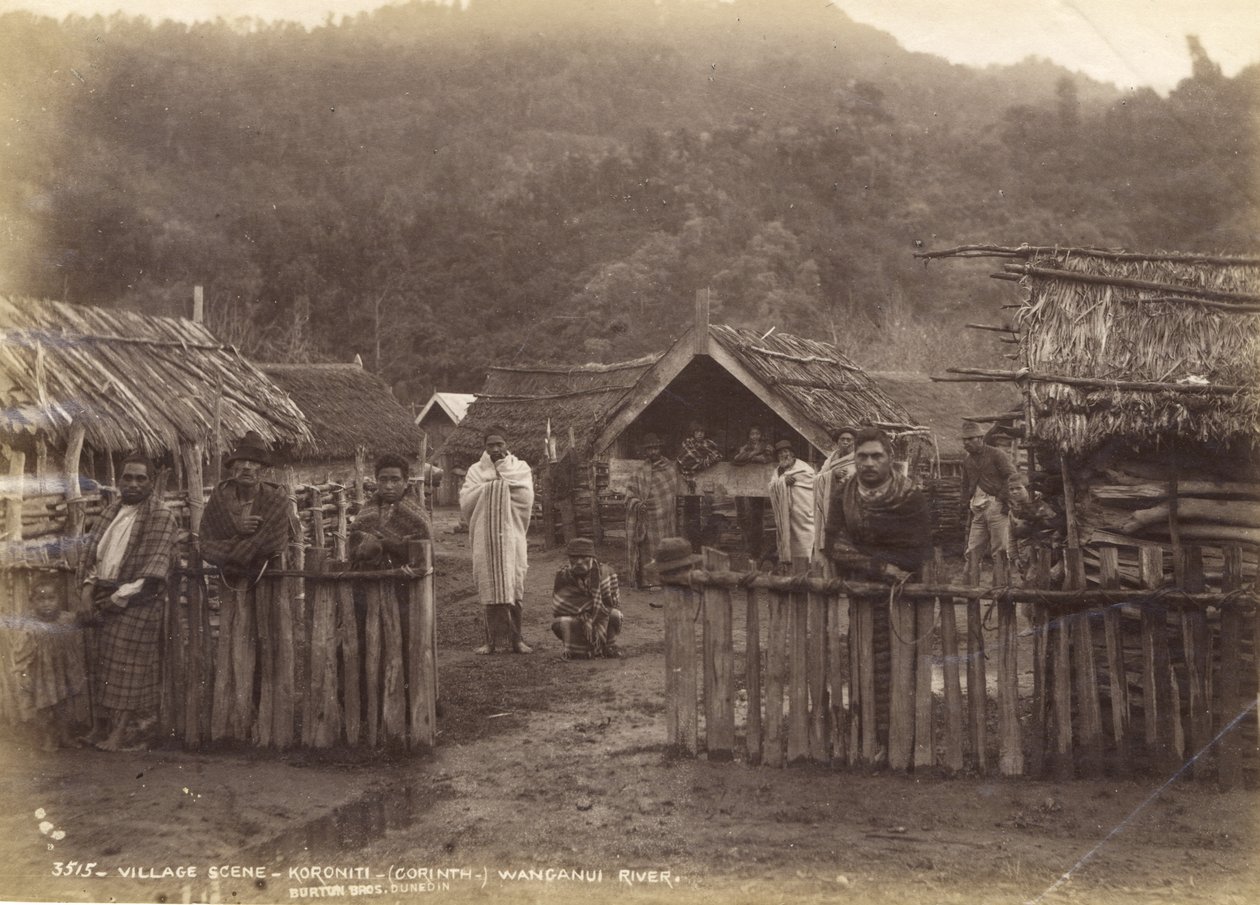 Dorfszene - Koroniti (Korinth) Wanganui River, 7. Mai 1885 von Alfred Burton