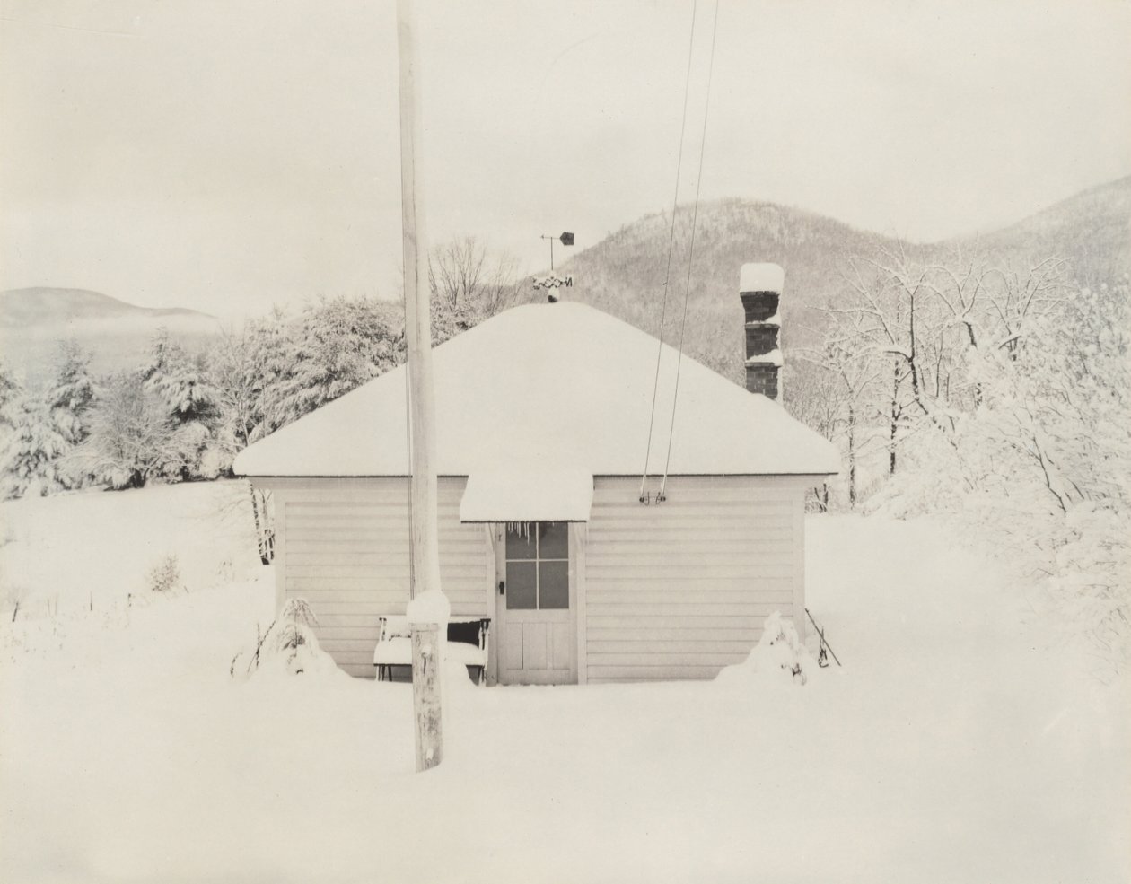 Erster Schnee und das kleine Haus von Alfred Stieglitz