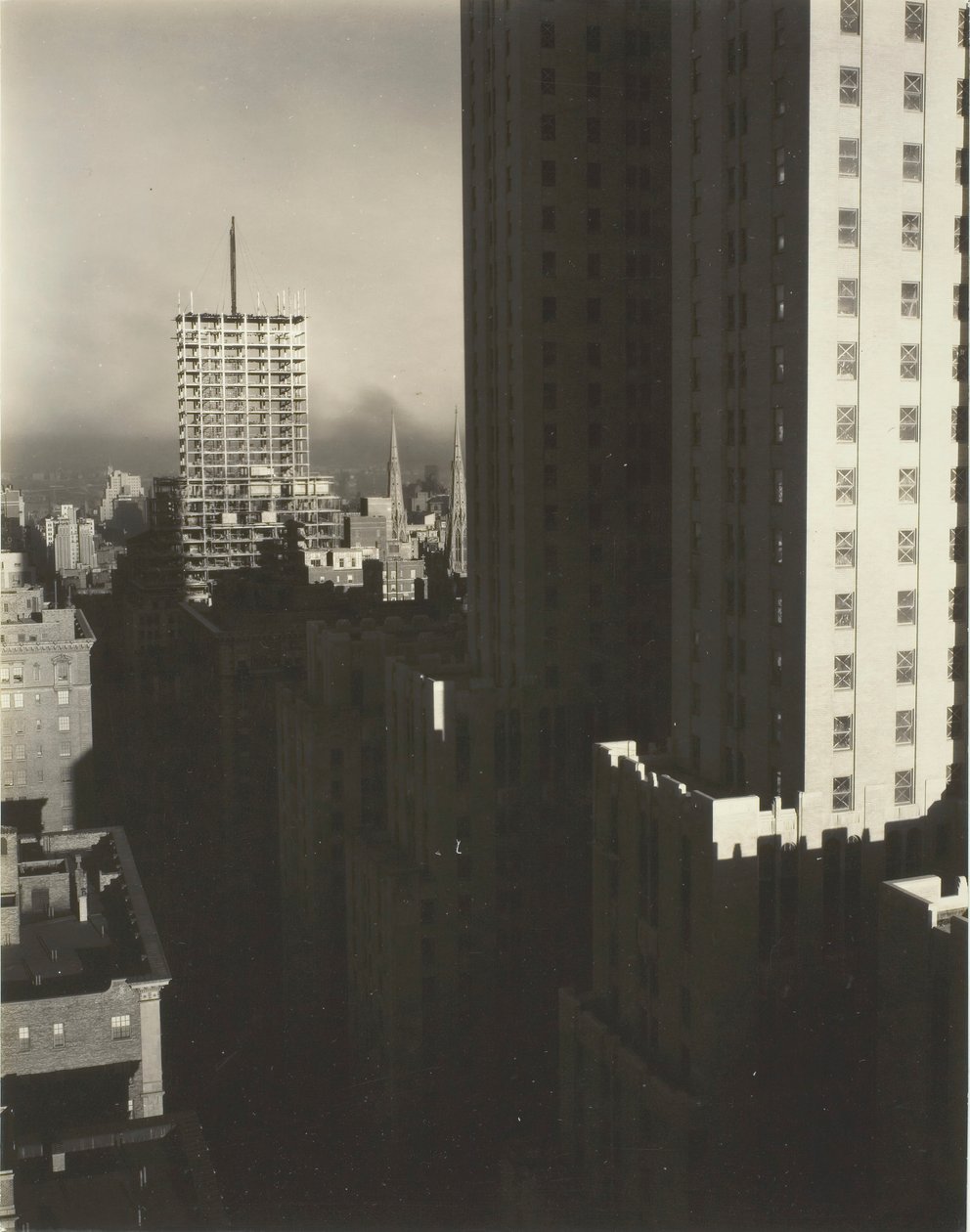 Von meinem Fenster im Shelton, Westen, 1931 von Alfred Stieglitz
