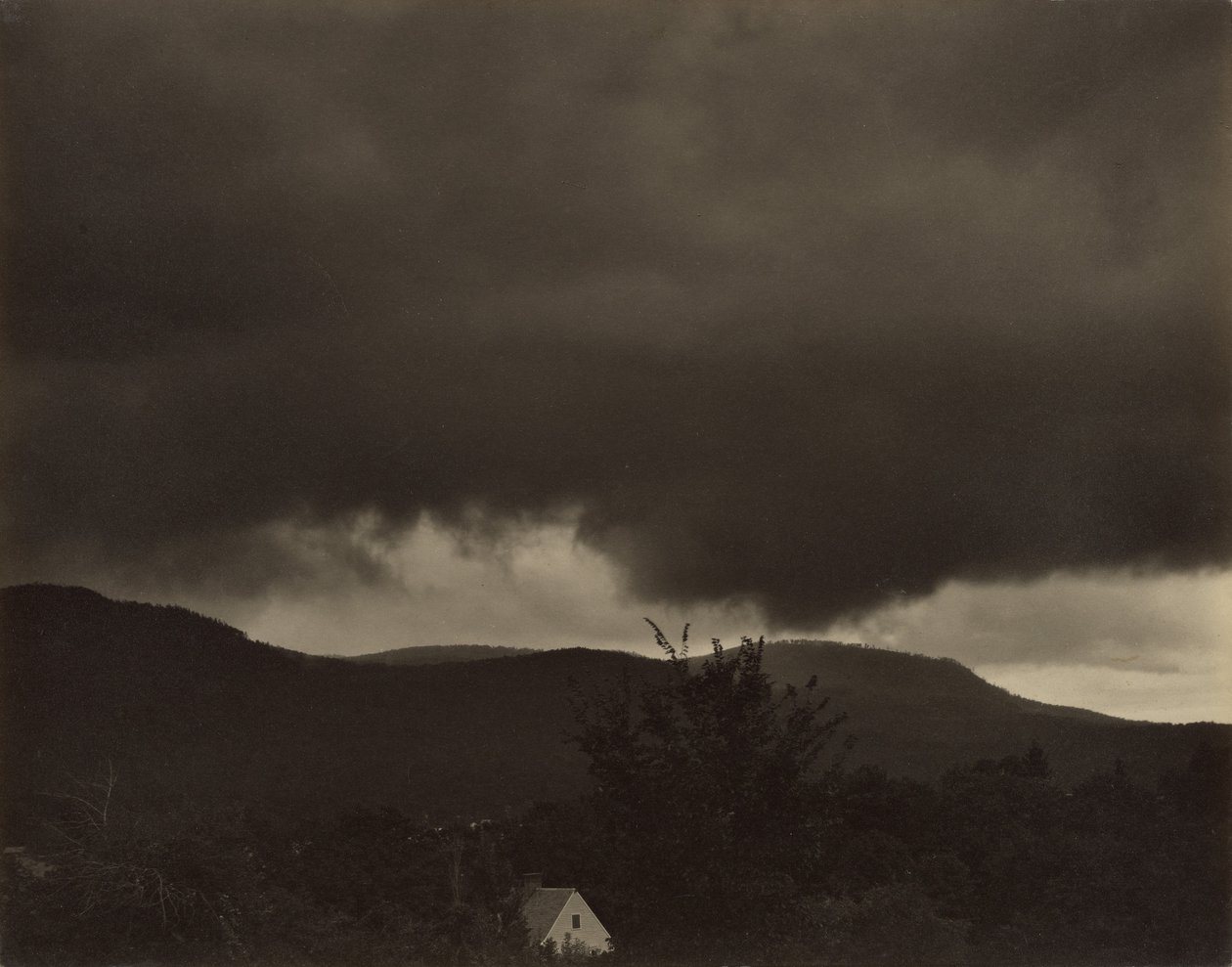 Musik: Eine Sequenz von zehn Wolkenfotografien, Nr. 1 von Alfred Stieglitz