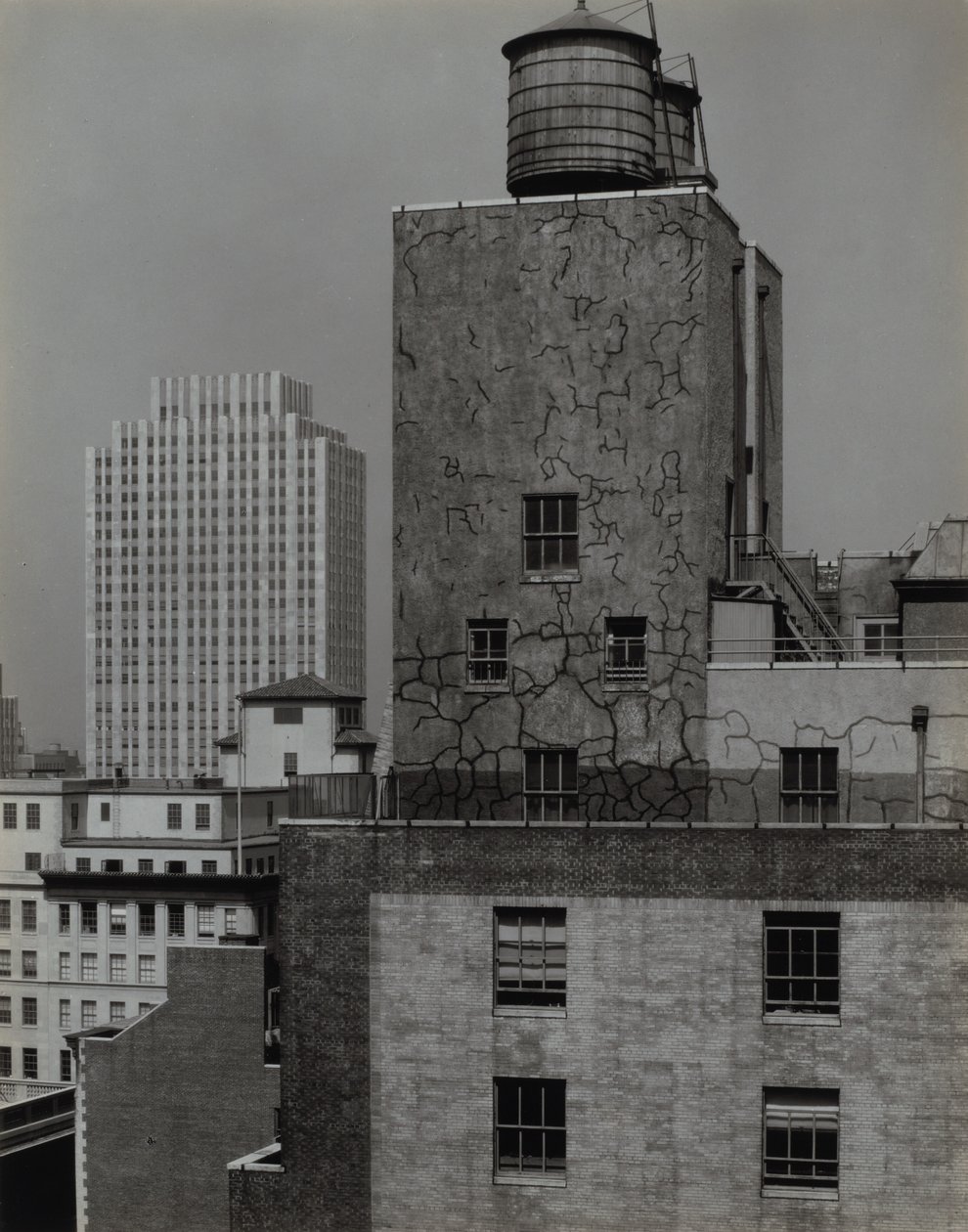 Wasserturm und Radio City, New York von Alfred Stieglitz