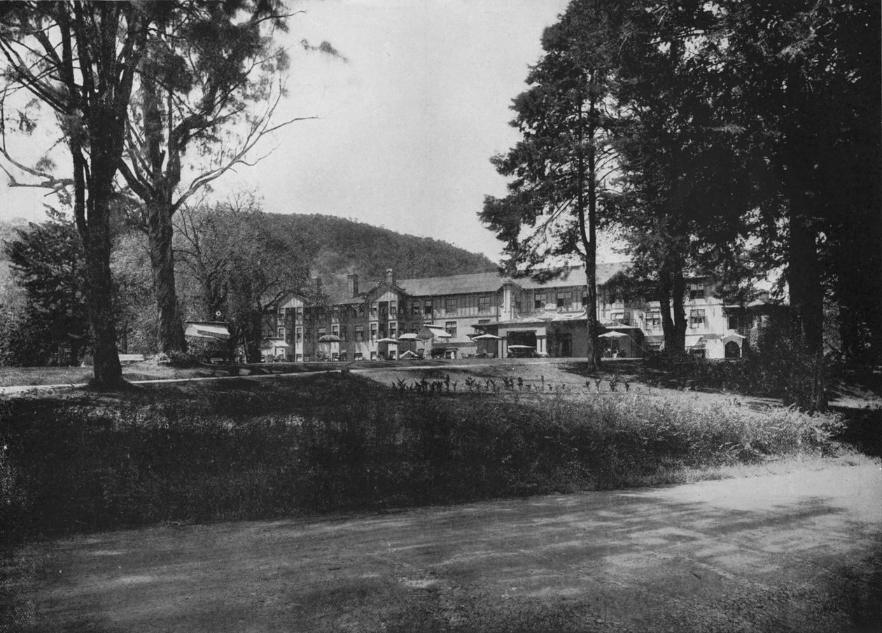 Das Grand Hotel, Nuwara Eliya, ca. 1890, 1910 von Alfred William Amandus Plate