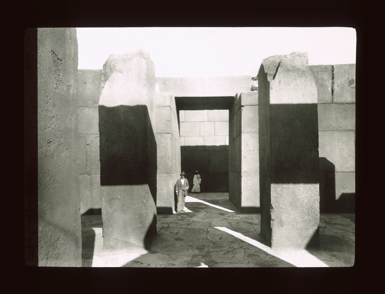 Granittempel nahe der Pyramide von Chephren, Gizeh, 4. Dynastie von American Photographer