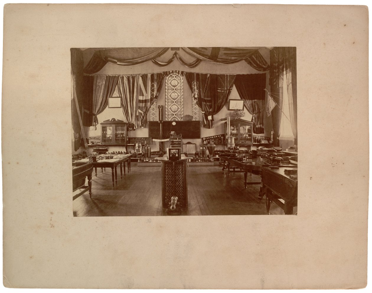 Modellraum der Artillerie, ca. 1870 von American Photographer