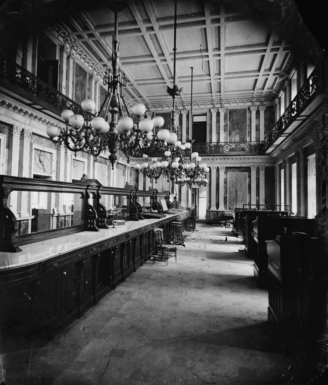 Finanzministerium zur Zeit Lincolns (Kassenraum - hinter den Schreibtischen), 1861-65 von American Photographer