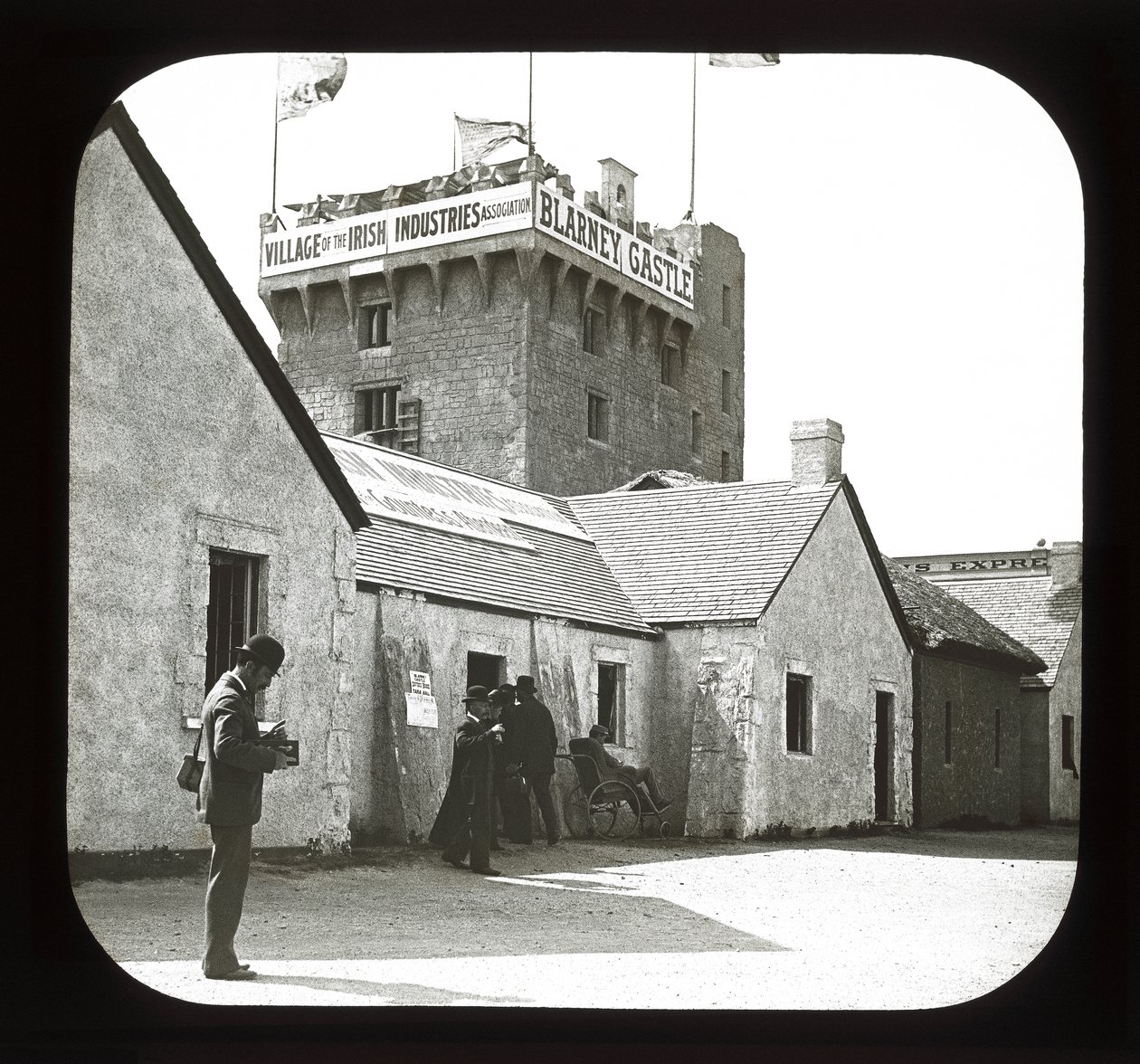 Weltausstellung in Chicago: Irisches Dorf, 1893 von American Photographer