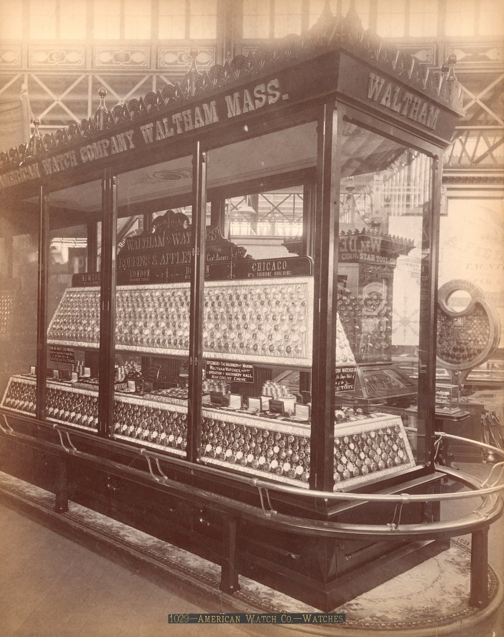 American Watch Co.s Ausstellung, Hauptgebäude, Centennial International Exhibition, Philadelphia, 1876 von American Photographer