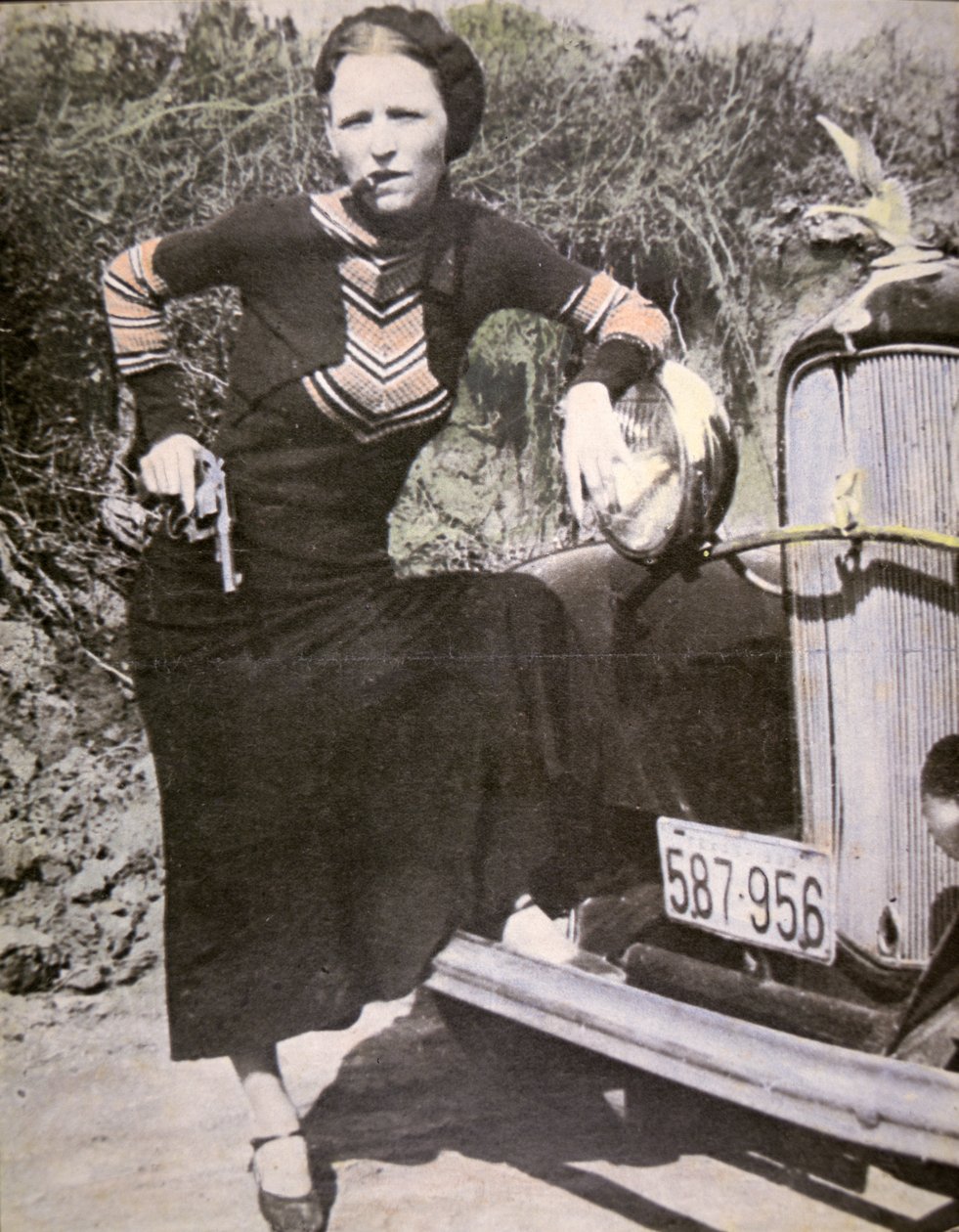 Bonnie Parker posiert 