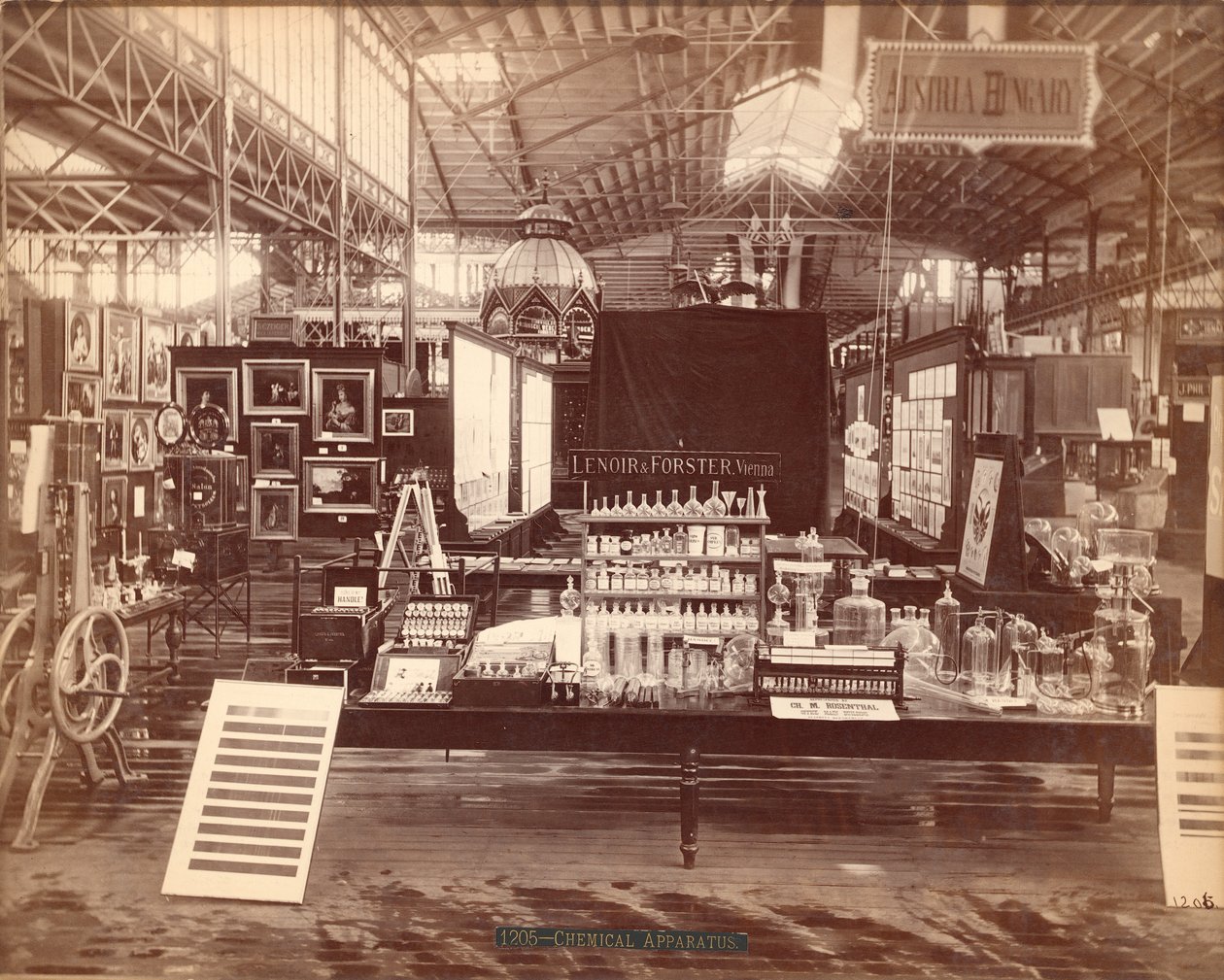 Lenoir & Forsters Ausstellung, Hauptgebäude, Centennial International Exhibition, Philadelphia, 1876 von American Photographer