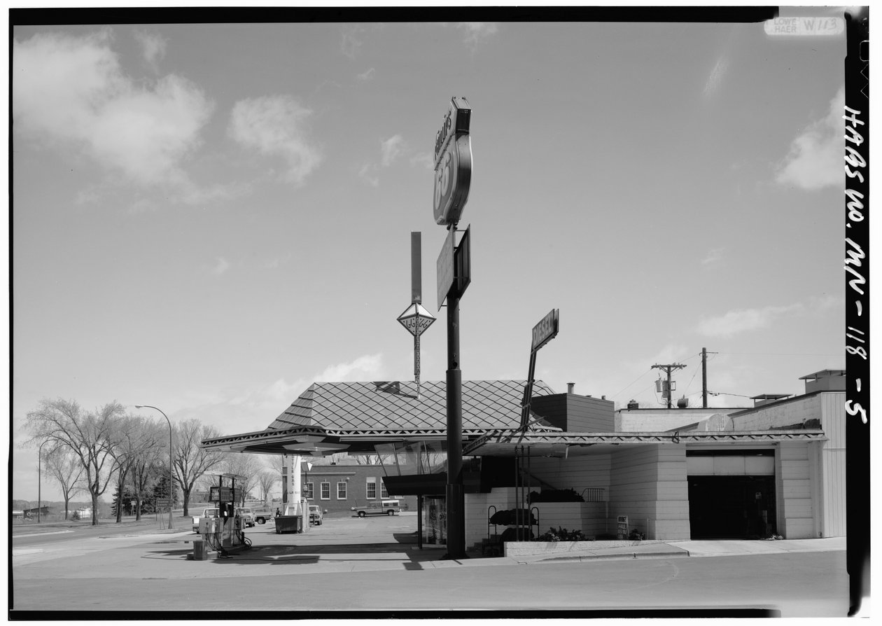 Lindholm Oil Company Tankstelle, Cloquet, Minnesota von American Photographer