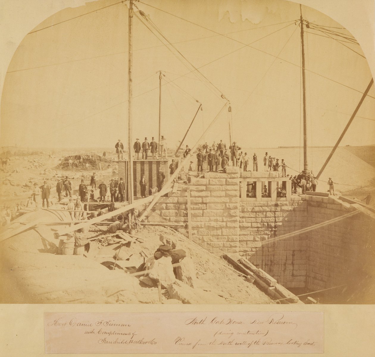 Südtorhaus des neuen Reservoirs, Central Park, während des Baus von American Photographer