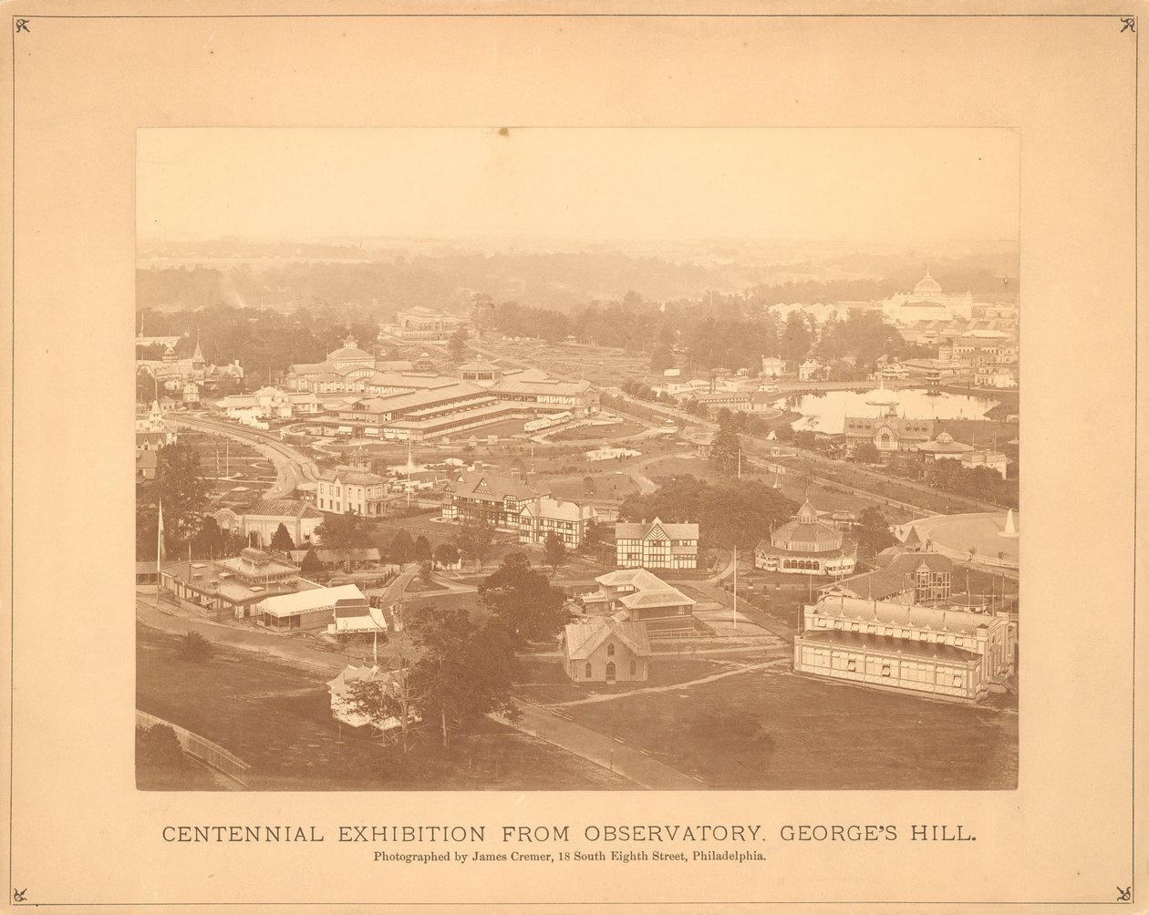 Ansicht der Centennial International Exhibition, vom Observatorium, Georges Hill, Philadelphia, 1876 (Silberalbuminabzug) von American Photographer