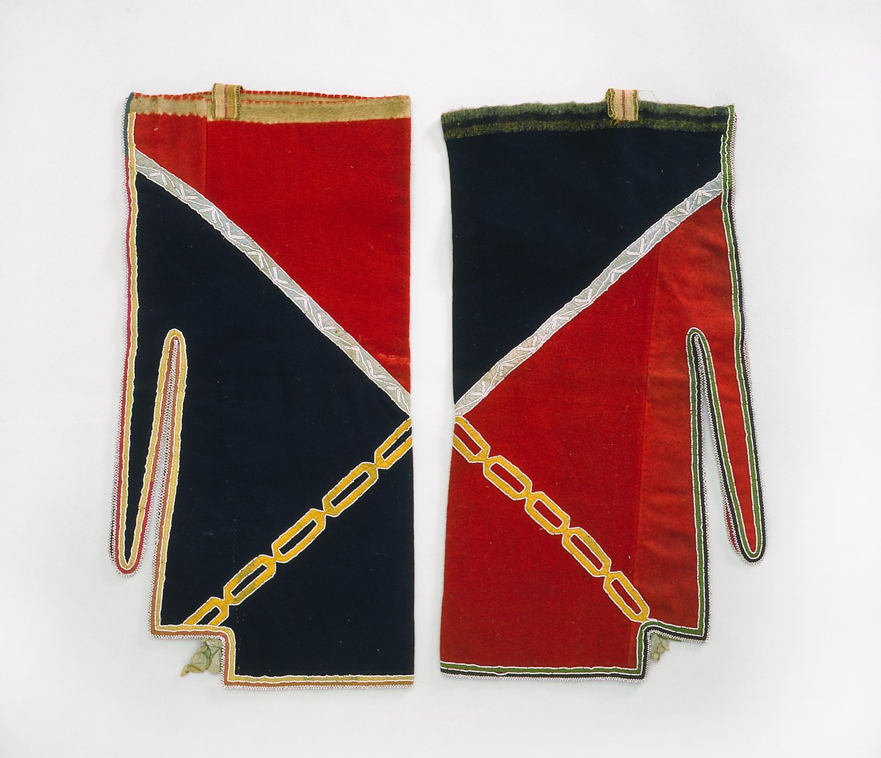 Leggings, Chippewa, ca. 1840 von American School