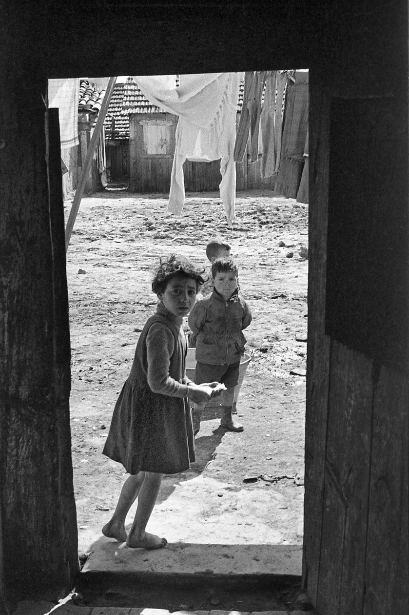 CROTONE - ARBEITER-SLUMS von Ando Gilardi