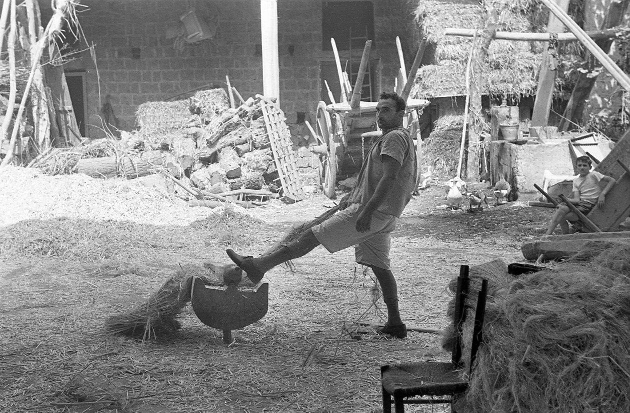 Hanfverarbeitung im Hof von Ando Gilardi