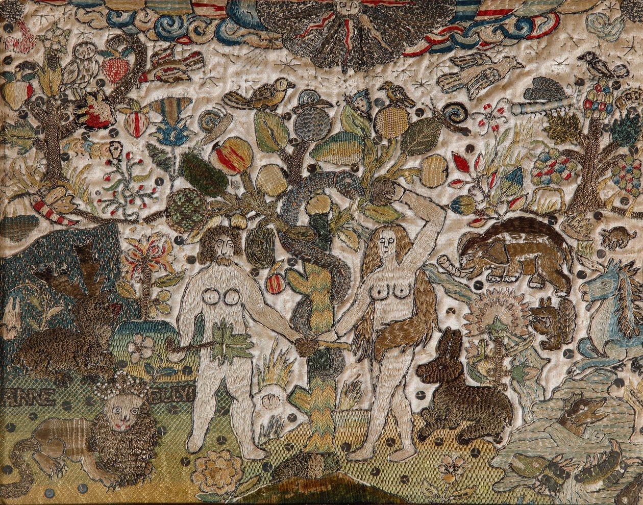 Ein Stickbild, das Adam und Eva darstellt von Anne Ellys