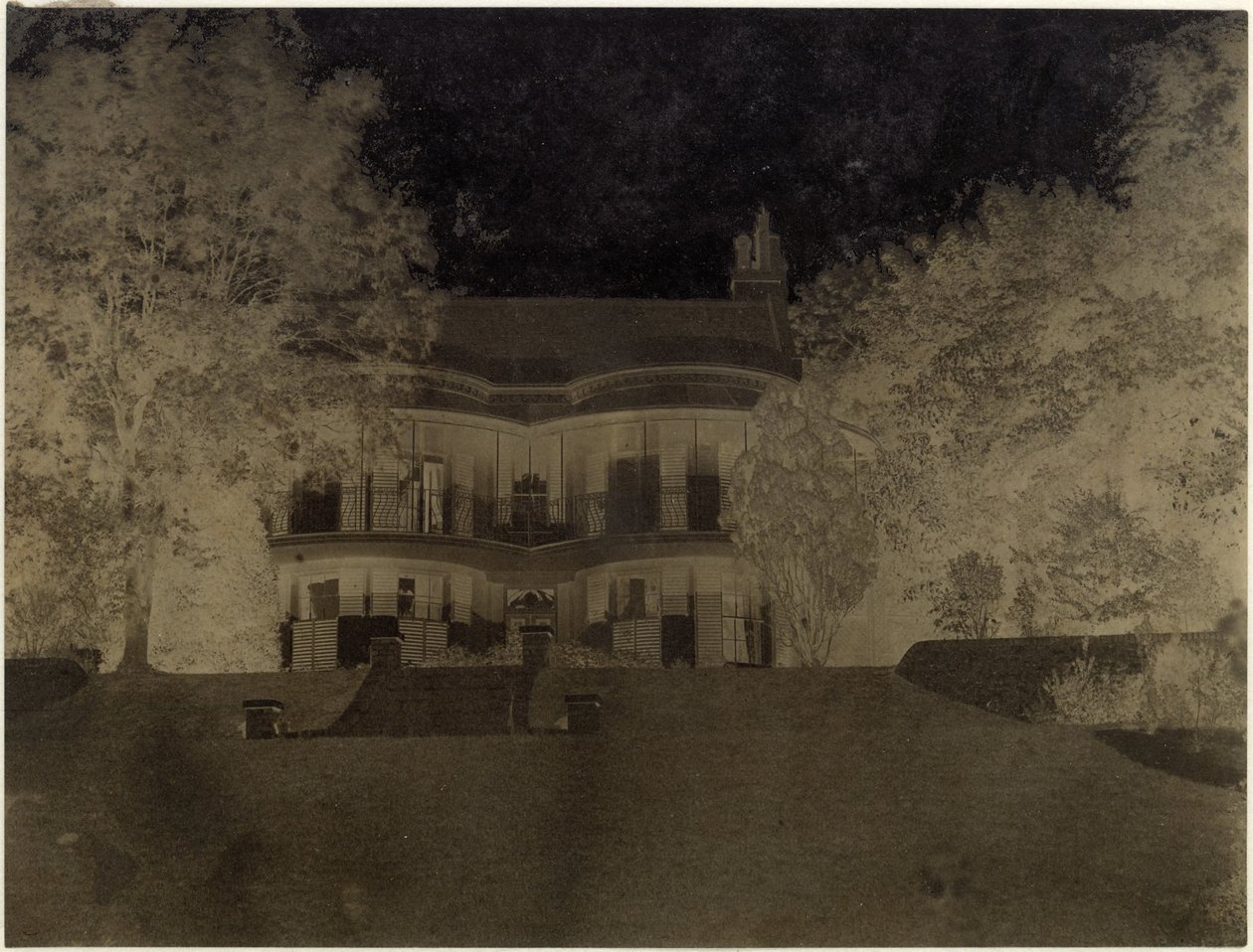 Landhaus von einem Garten aus gesehen von Anonymous