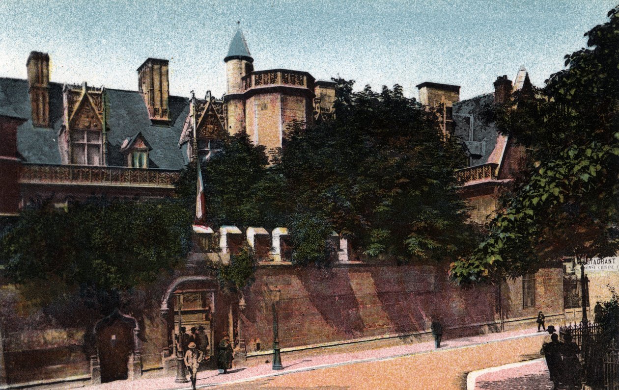 Paris: Blick auf das Musée de Cluny. Fotografie von 1920 im „Artistic Album“ der Stadt Paris. Private Sammlung. von Anonymous Anonymous