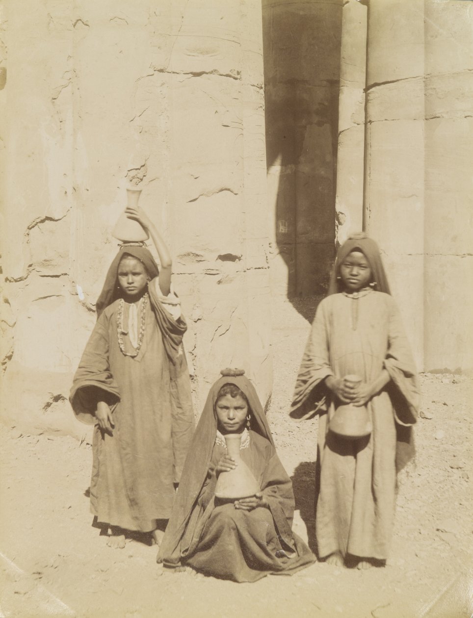 Arabische Mädchen tragen Wasser, Ägypten von Antonio Beato