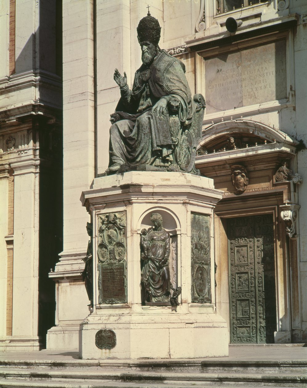 Denkmal für Papst Sixtus V. vor der Basilika in Loreto von Antonio Calcagni