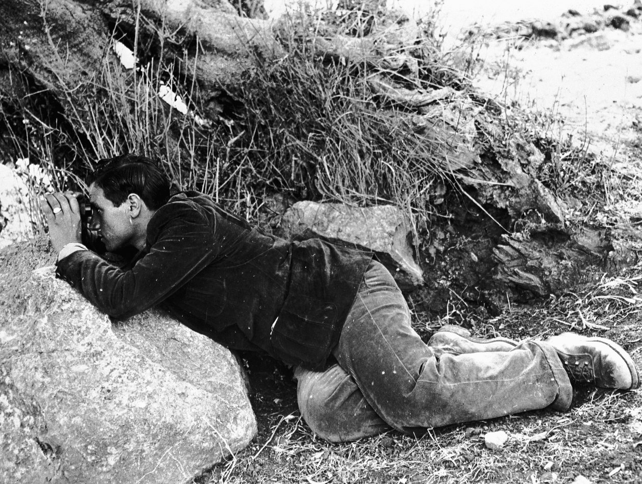 Salvatore Giuliano, der sich im Unterholz versteckt, 1937 von Armando Bruni