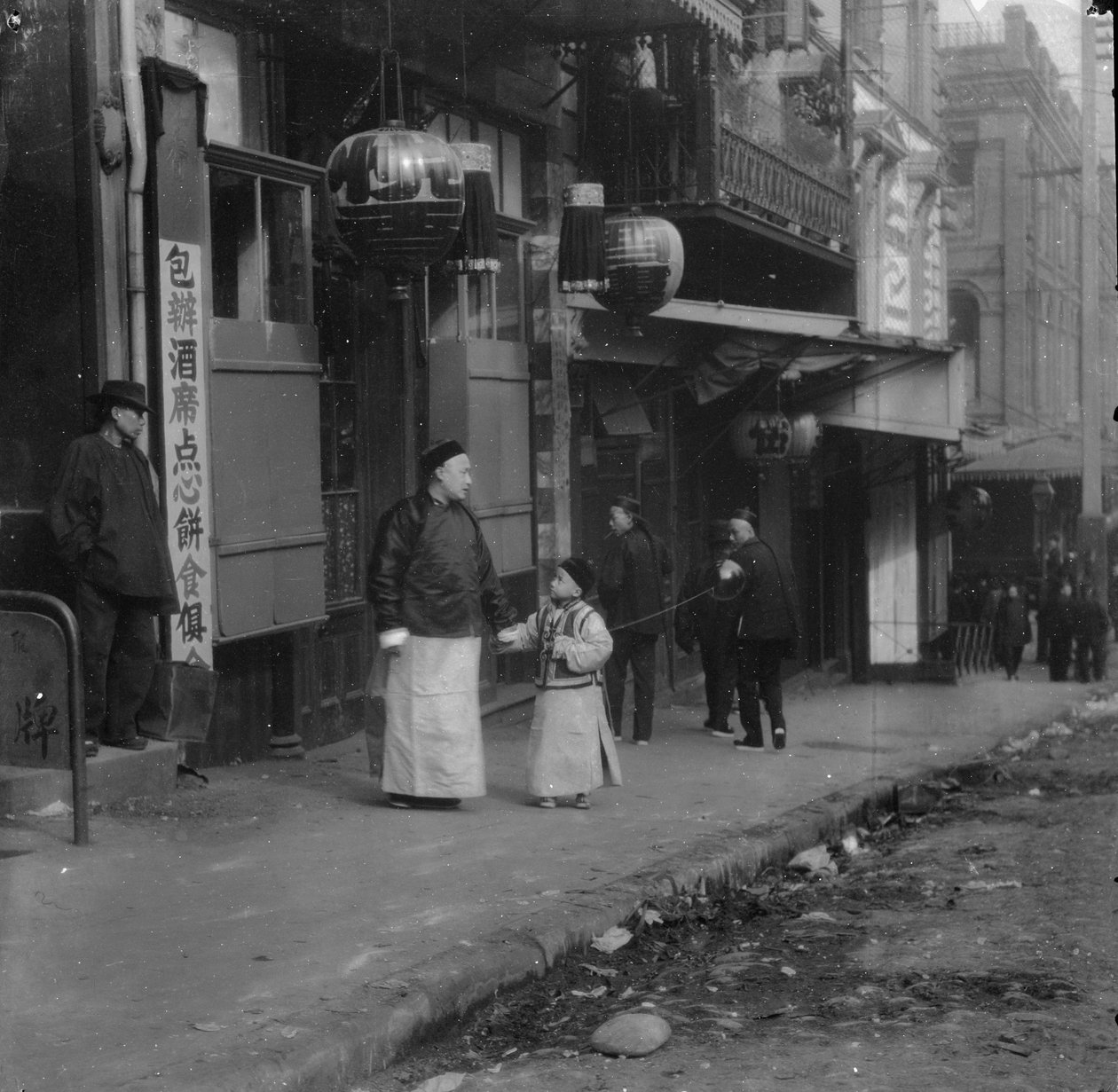Eine Familie aus dem Konsulat, Chinatown, San Francisco von Arnold Genthe