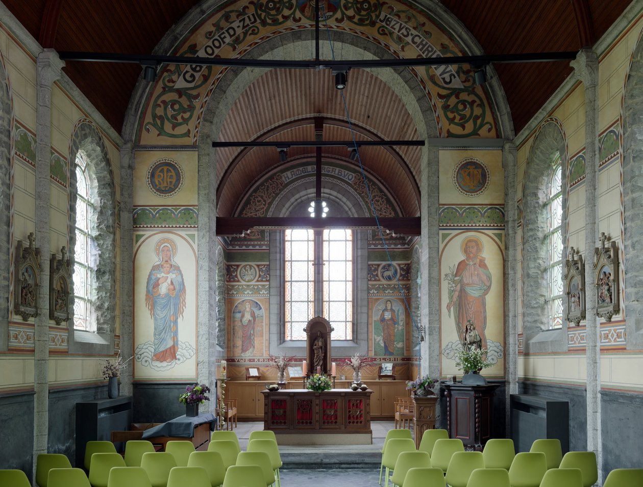 Kapelle (Mater, Sint-Amelbergakapel). Innenansicht. 1915-1916. Architekt Arthur Van Ommeslaeghe. von Arthur Van Ommeslaeghe