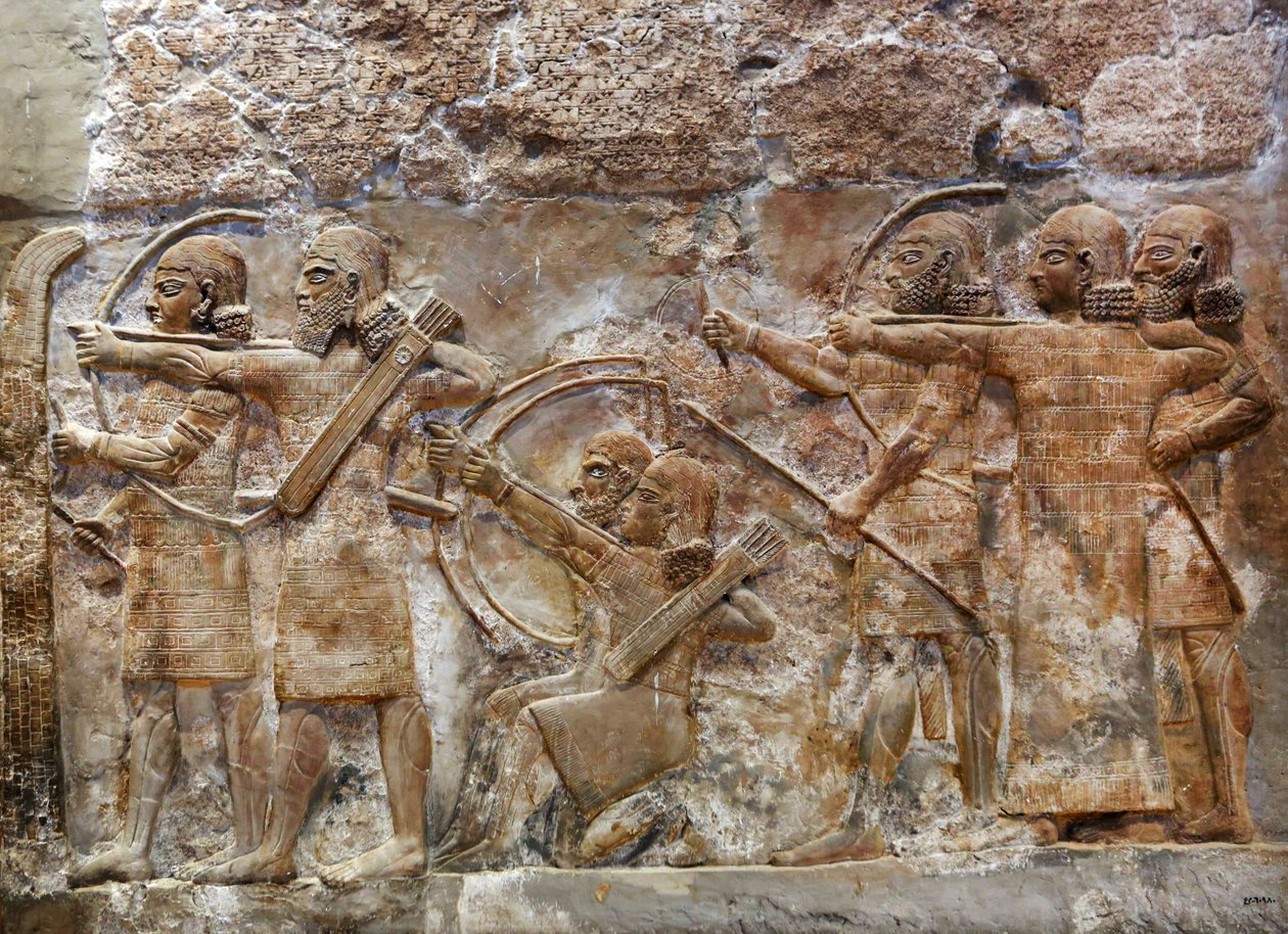 Assyrische Armee-Bogenschützen erobern eine befestigte Stadt, Relief aus Nimrud, ca. 865 v. Chr. von Assyrian