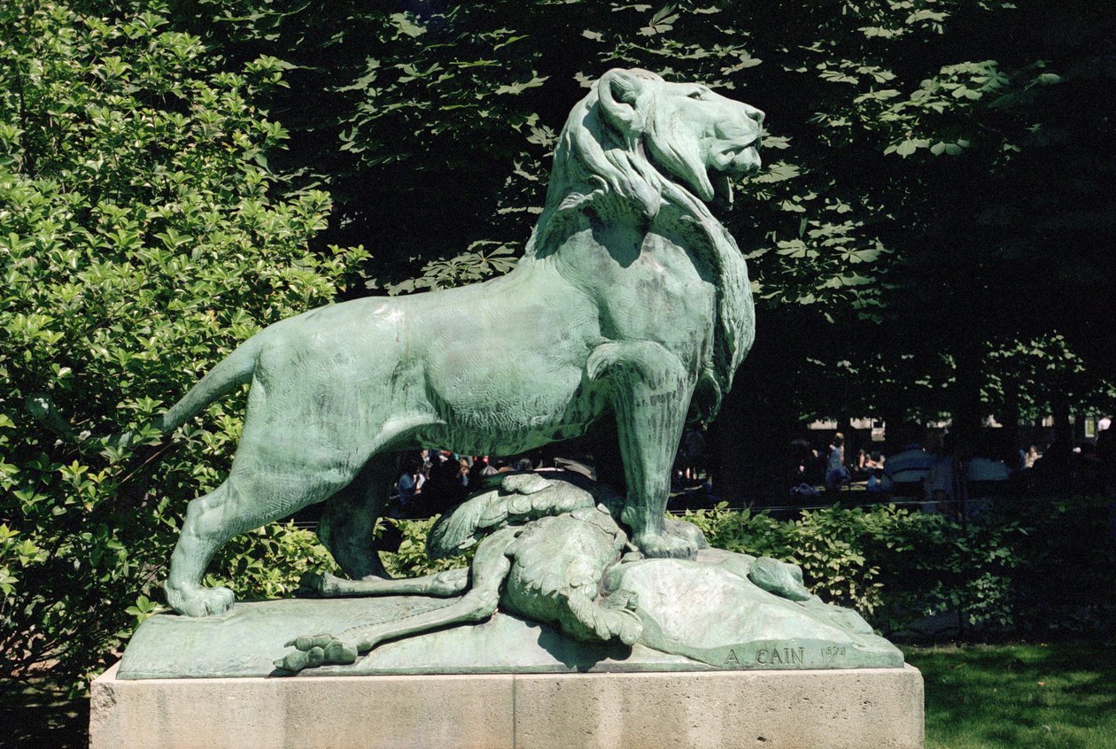 Nubischer Löwe und seine Beute, 1870 (Bronze) von Auguste Cain