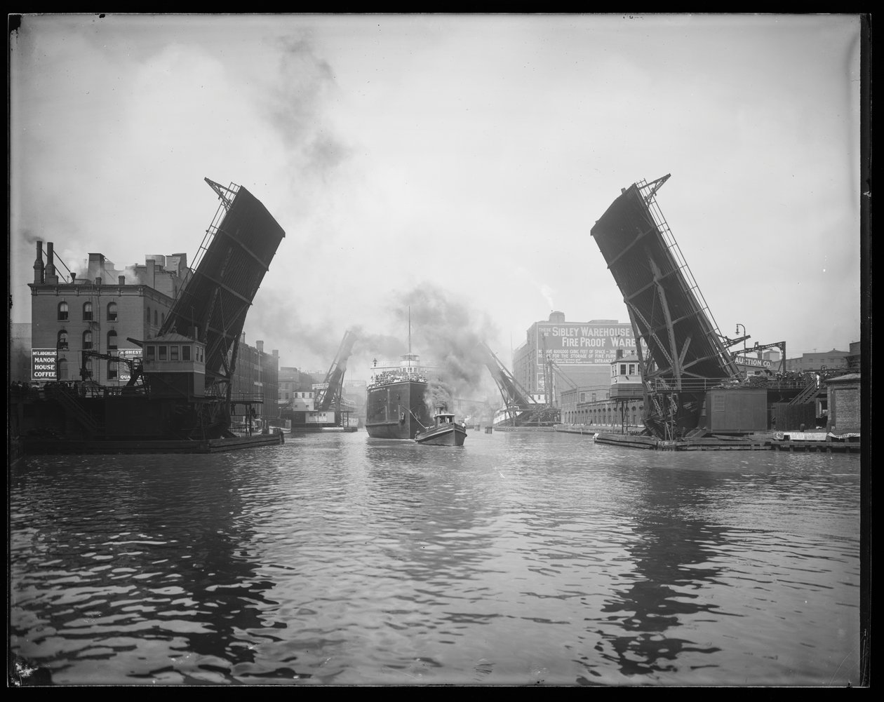 Passagierschiff Pere Marquette im Schlepptau auf dem Chicago River, Chicago, Illinois, USA, ca. 1905 (s/w Foto) von Barnes and Crosby