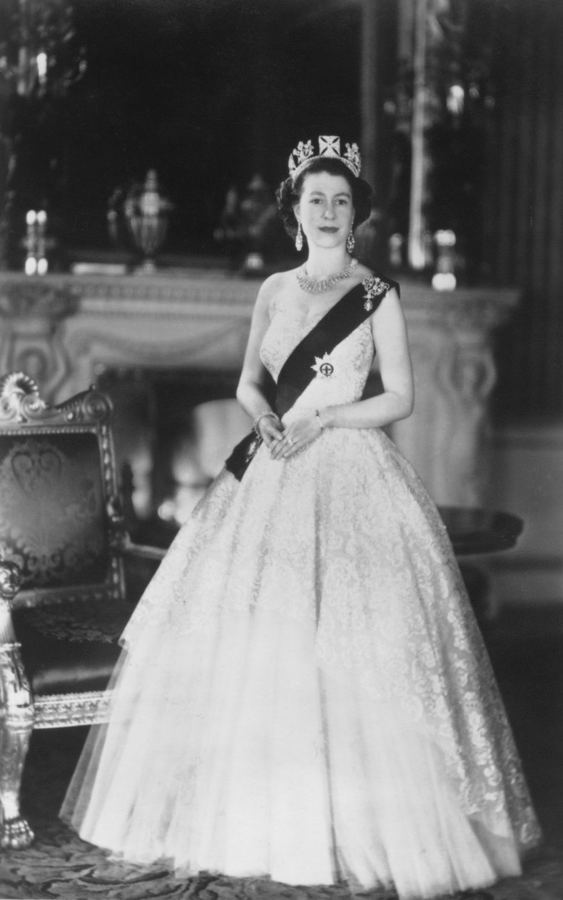 Ihre Majestät Königin Elizabeth II. im Buckingham Palace, 12. März 1953 von Baron Sterling Henry Nahum