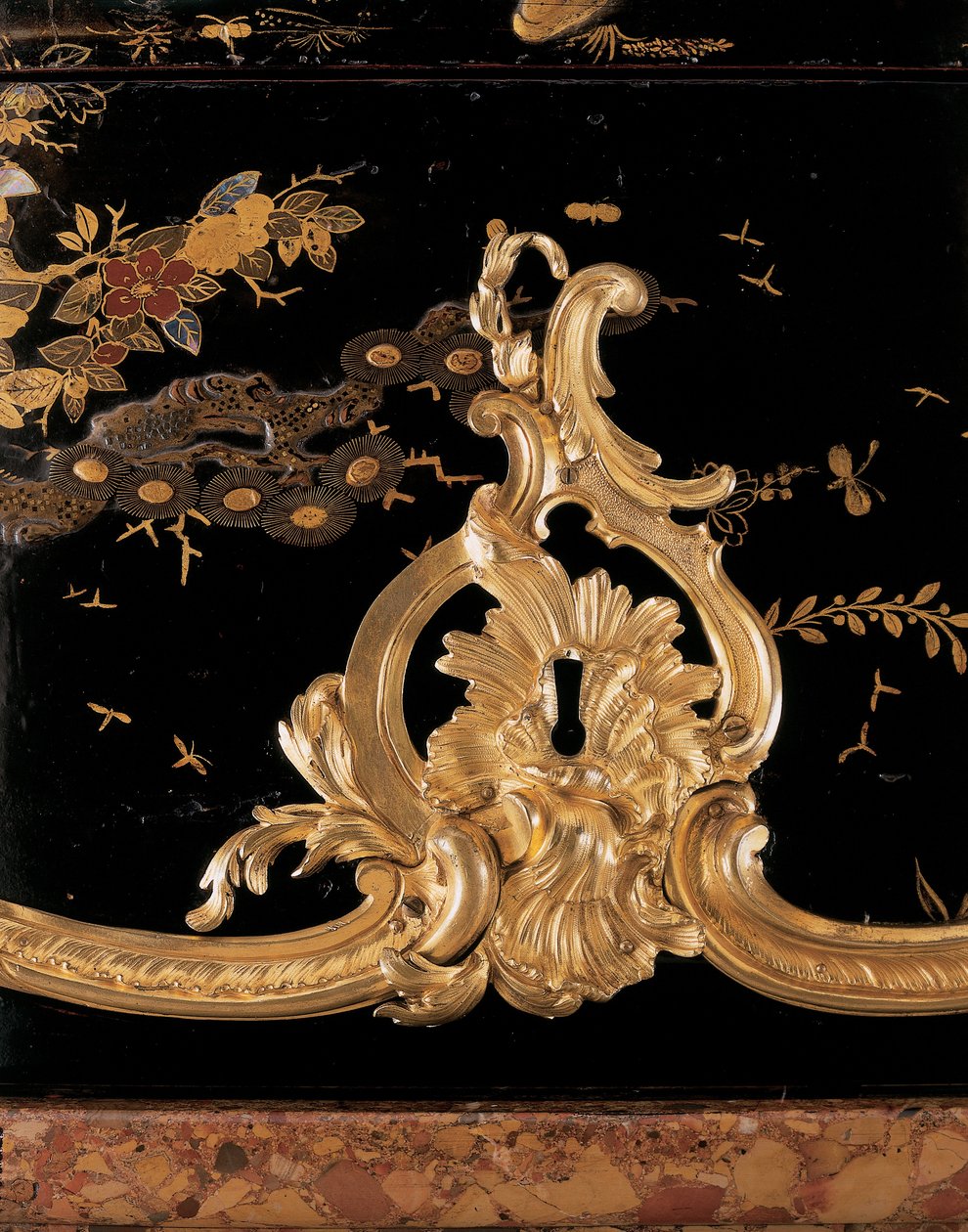 Kommode, ca. 1745 (mit Ormolu montierter japanischer Lack & ebonisiertes Holz) von Bernard van Risenburgh II