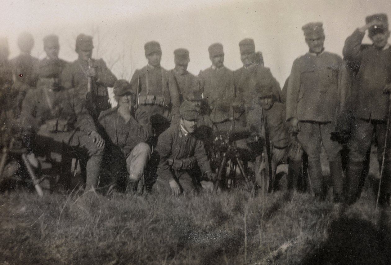 Album des Ersten Weltkriegs in Friaul-Julisch Venetien: Gruppenporträt der Kanoniersoldaten des 112. Infanterieregiments von Bourbon Del Monte