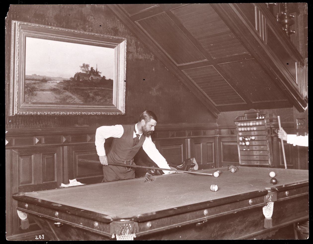 Edwin Gould spielt Billard in seinem Haus in Rhinecliffe, New York, 1893-4 von Byron Company
