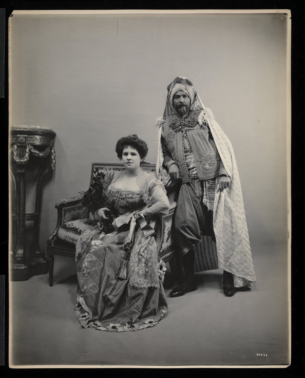 Porträt eines unbekannten Mannes und einer Frau beim James Hazen Hyde Ball, New York, 31. Januar 1905 von Byron Company