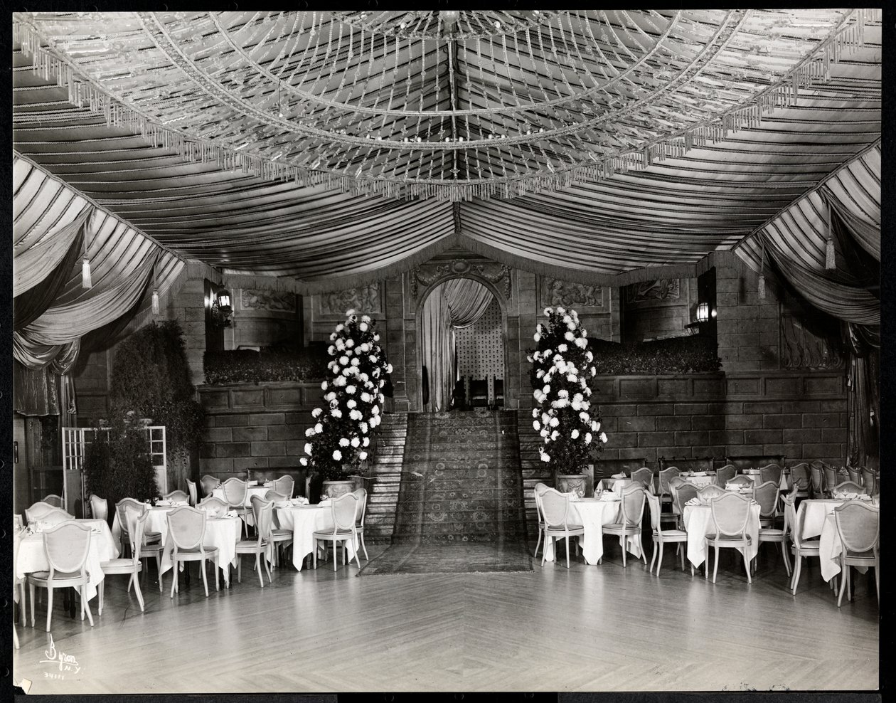Empfangsraum im Ritz-Carlton Hotel, 1915 oder 1916 von Byron Company