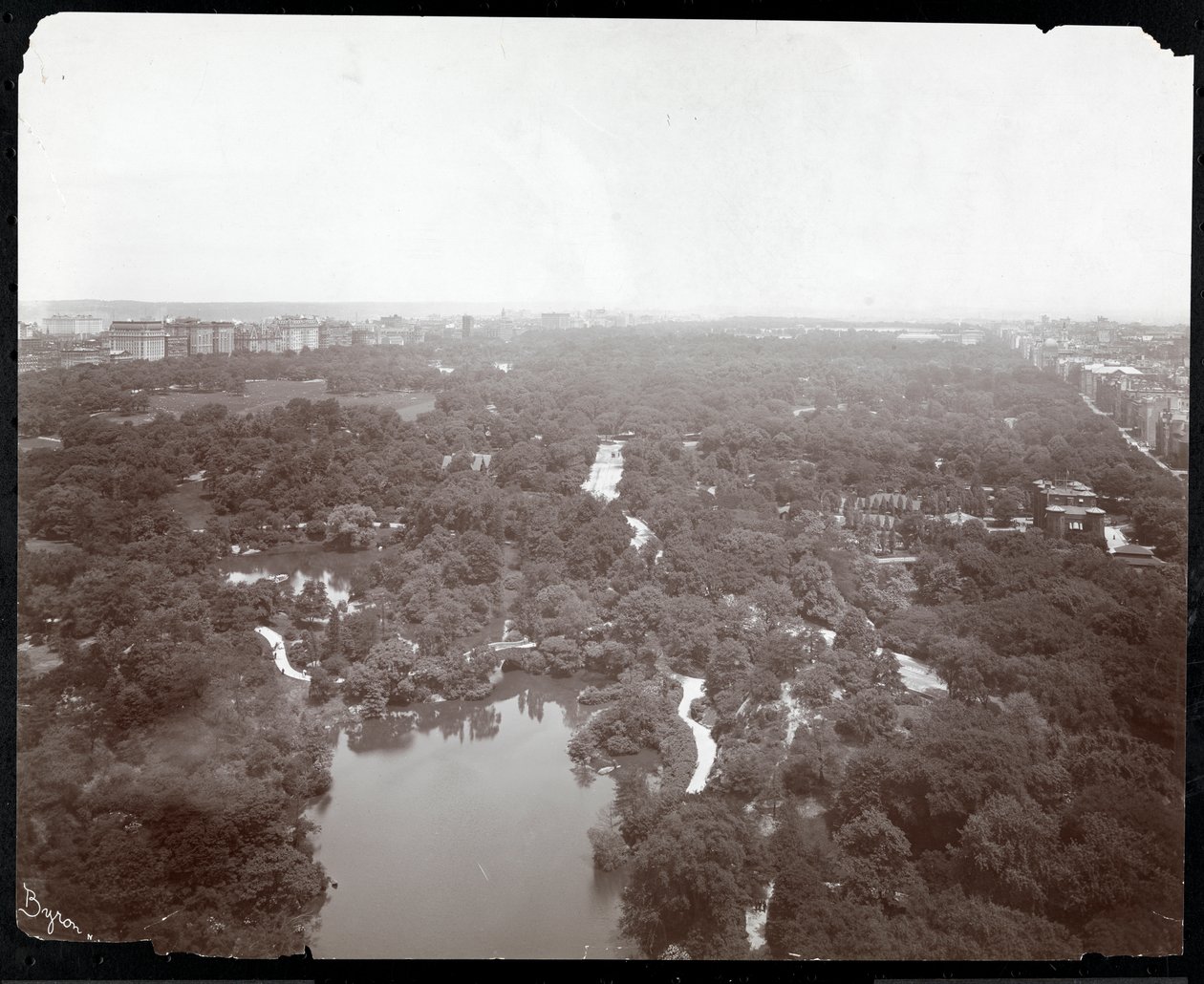 Blick auf den Central Park vom Plaza Hotel, 5th Avenue und 59th Street, New York, ca. 1907 von Byron Company