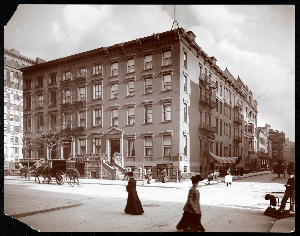 Ansicht des Hotels Kensington an der Fifth Avenue, nahe Washington Square, New York, 1904 von Byron Company