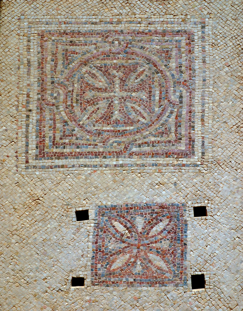 Detail von Kreuzen aus dem Mosaikboden der byzantinischen Kirche in Shoham, Israel, ca. 5. Jahrhundert n. Chr. (Mosaik) von Byzantine Byzantine