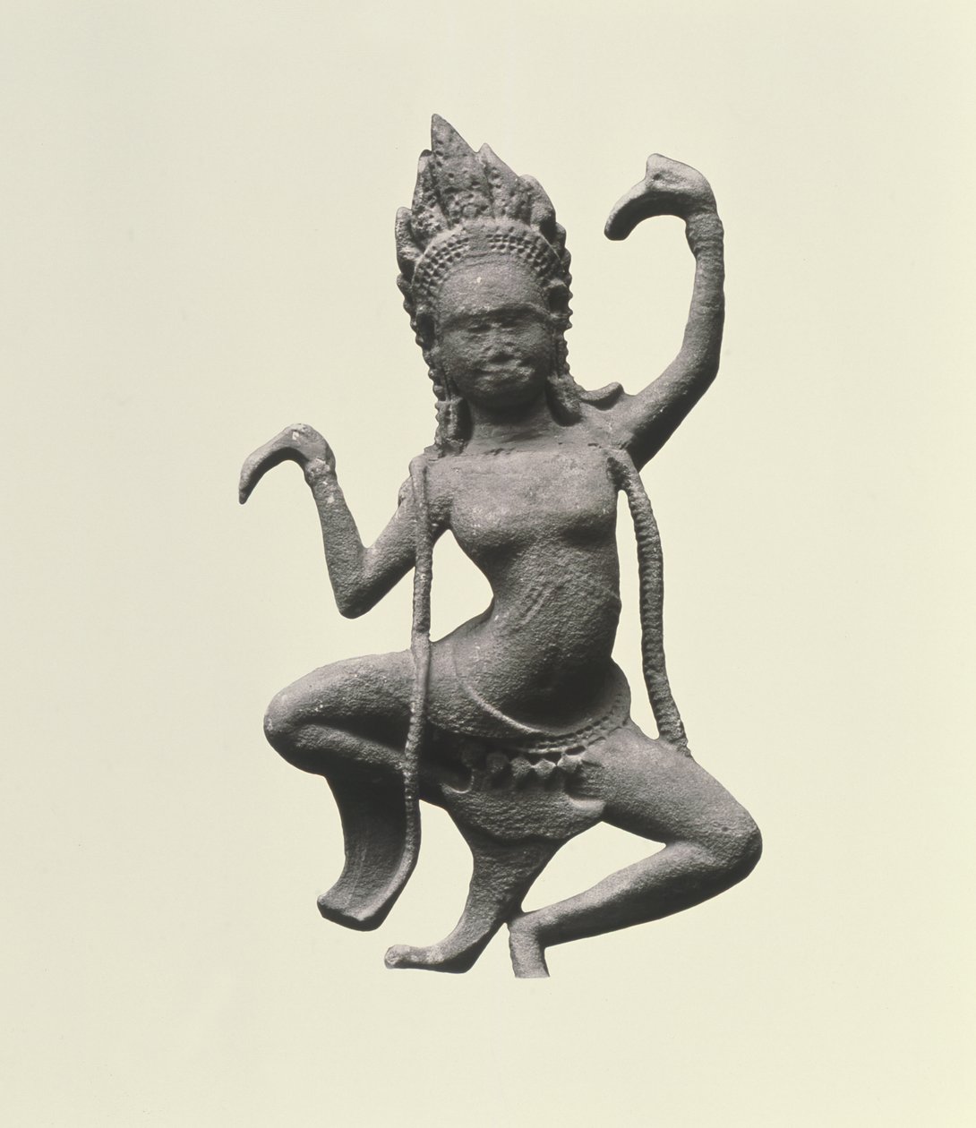 Eine tanzende Apsara, Detail von einem Fries, spätes 12. - frühes 13. Jahrhundert (Detail) von Cambodian Cambodian