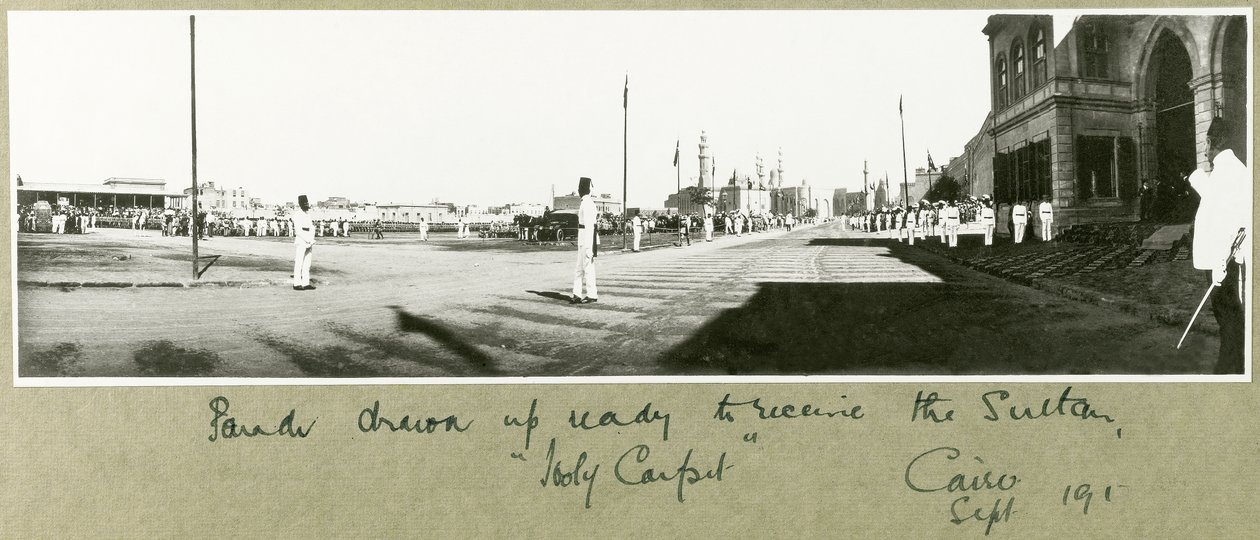 Parade bereit zur Begrüßung des Sultans, Kairo, September 1917 von Capt. Arthur Rhodes