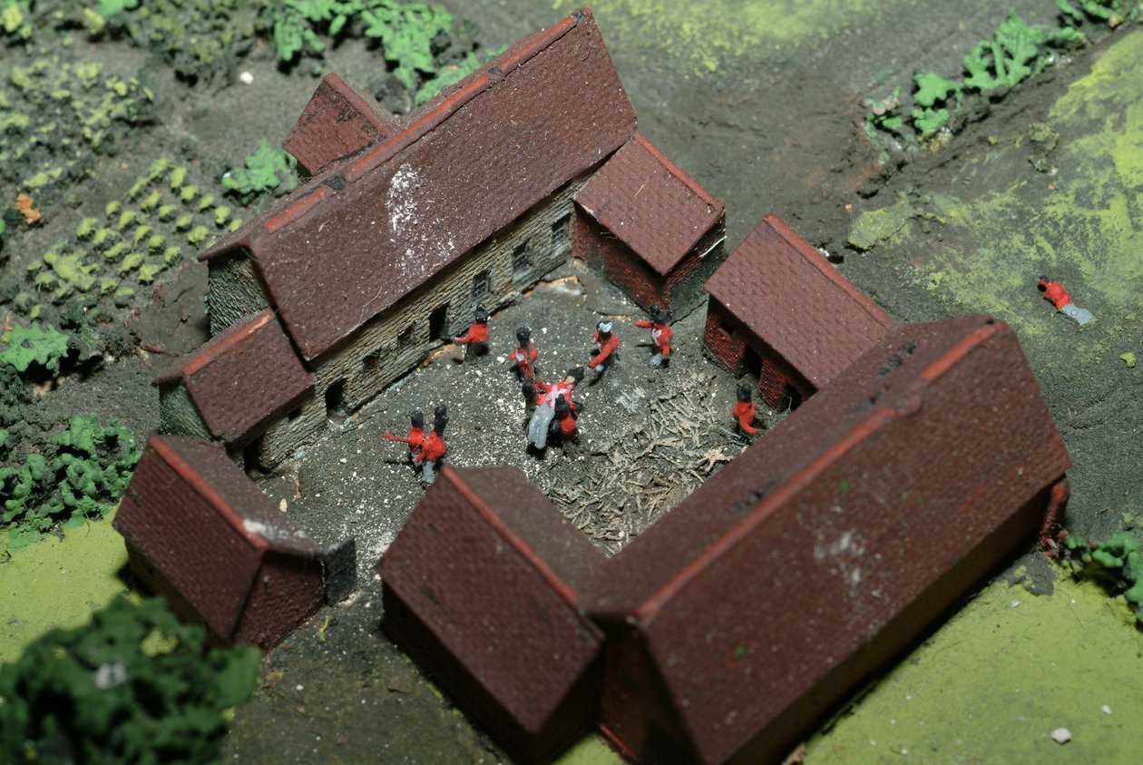 Diorama der Schlacht von Waterloo, zeigt Truppenpositionen um 19:45 Uhr am 18. Juni 1815 (Detail) von Capt. William Siborne