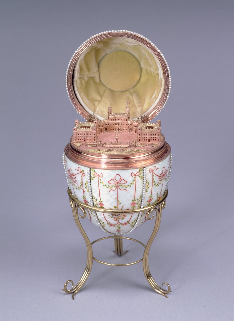 Gatchina Palast Ei, hergestellt von Mikhail Perkhin (fl.1884-1903) 1901 (Gold, en plein Email und Saatperlen) von Carl Fabergé