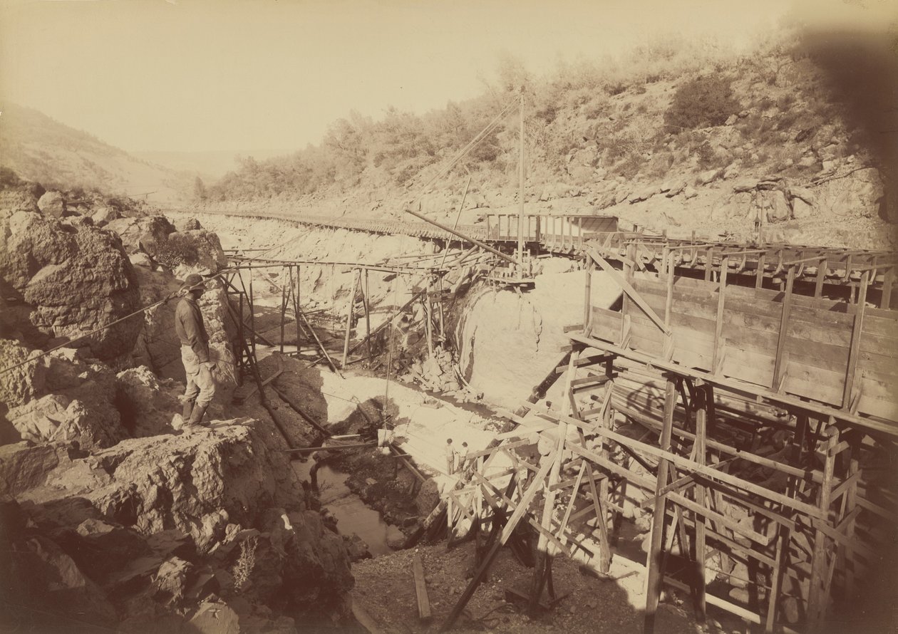 Einbau des Aufzugs, Golden Feather, Oroville von Carleton Emmons Watkins
