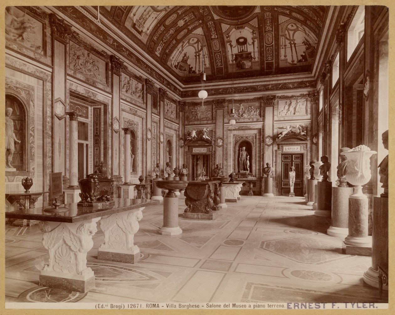 Rom - Villa Borghese - Salon des Museums im Erdgeschoss von Carlo Brogi