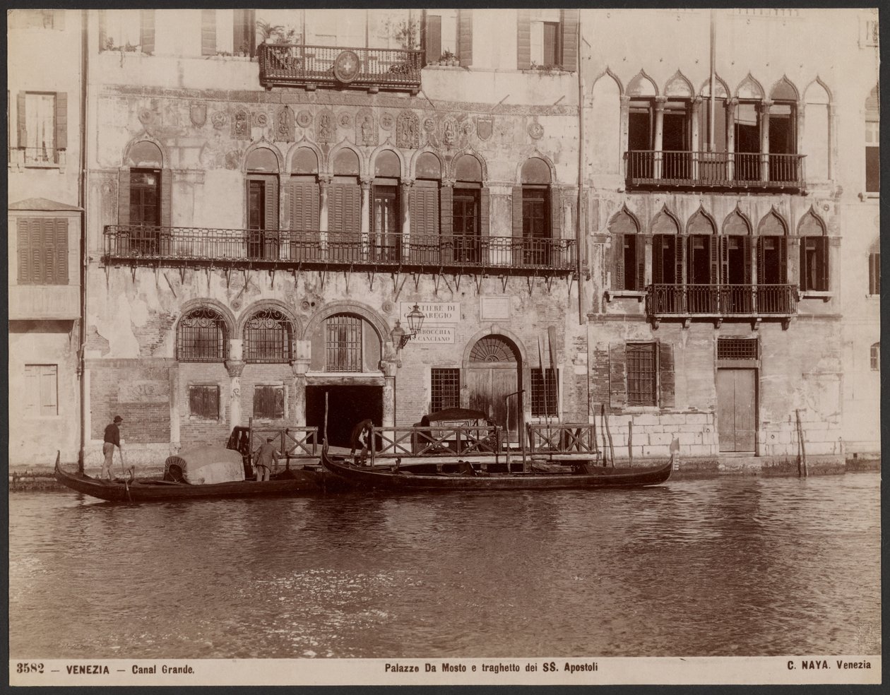 Da Mosto-Palast und die Fähre SS Apostoli von Carlo Naya