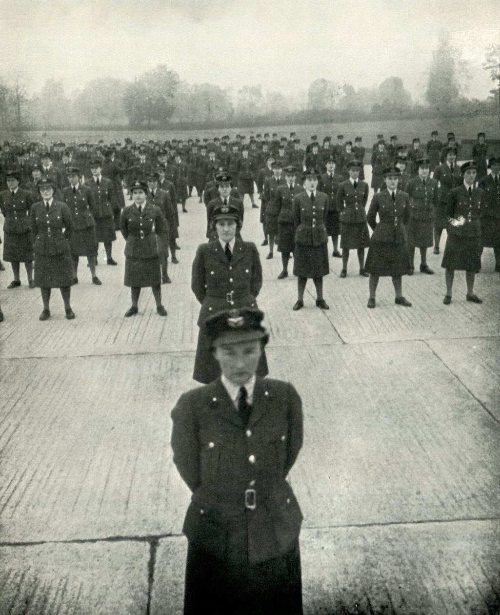 W.A.A.F. Offiziere in ihrer Ausbildungsschule, ca. 1943 von Cecil Beaton