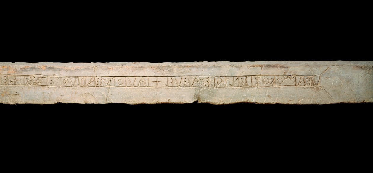 Keltische Kunst: „Huldigung an die Gottheiten“ Gravierte Inschrift im keltischen Alphabet (Ogham). Ende 6. Anfang 5. Jahrhundert v. Chr. von Celtic