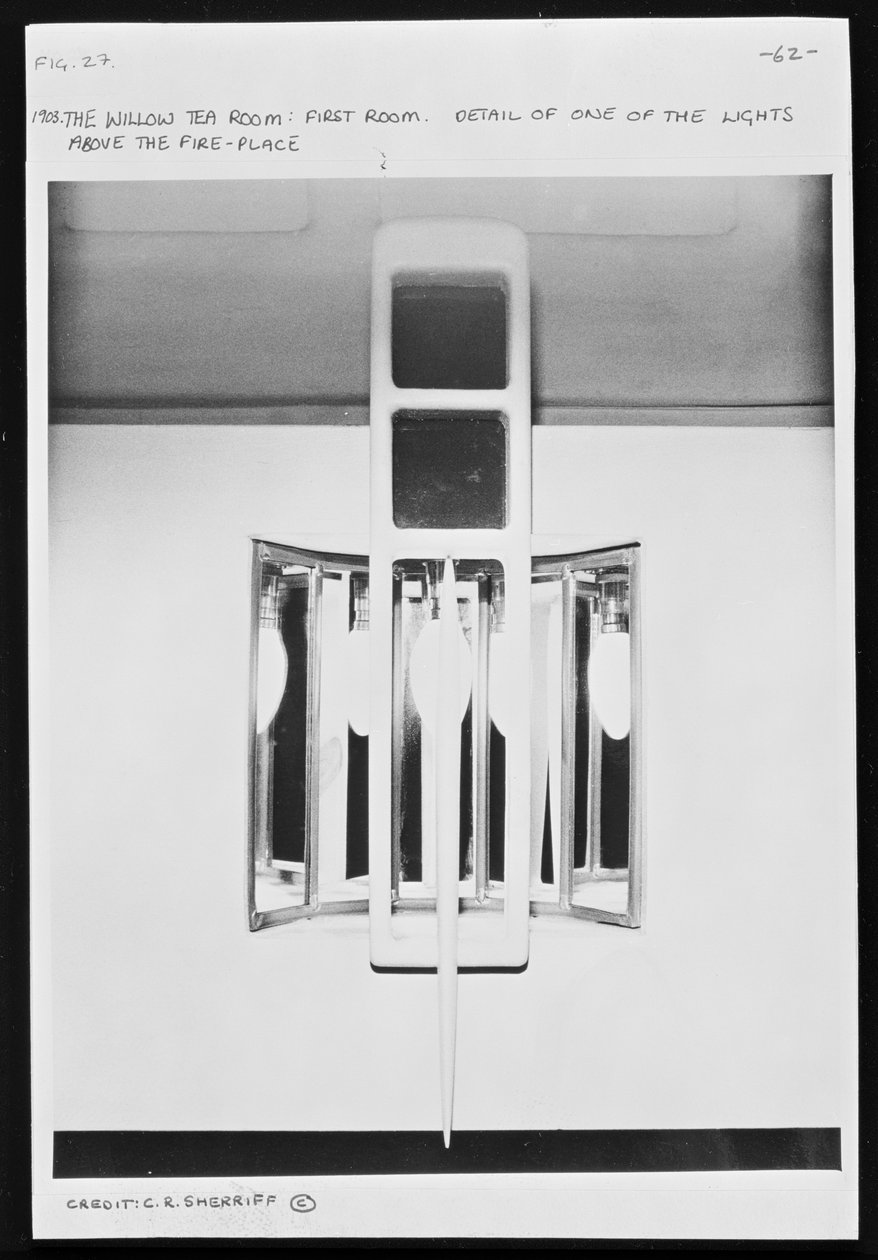 Leuchte über dem Kamin im Willow Tea Room, Glasgow (Rekonstruktion) von Charles Rennie Mackintosh